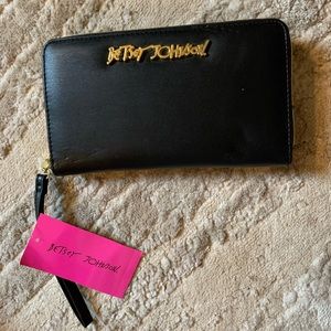 Betty Johnson black hand wallet